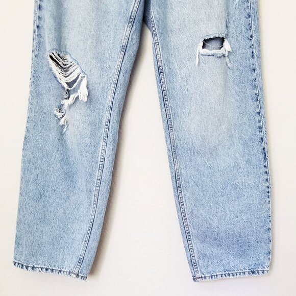H&M Ultra High Waist 90's Baggy Jeans Distressed Knee Light Blue Wash Size 10 - Picture 15 of 15
